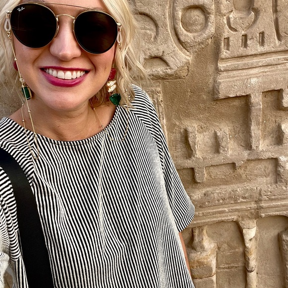 Meet your Posher, Kaili - Picture 3 of 5